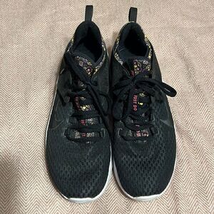 NIKE Women’s Sneakers 